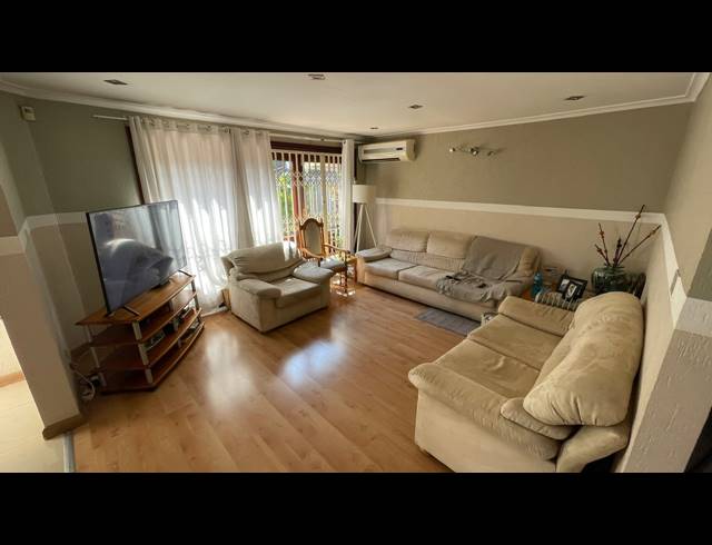 3 BEDROOM TOWNHOUSE FOR SALE IN ESSENWOOD